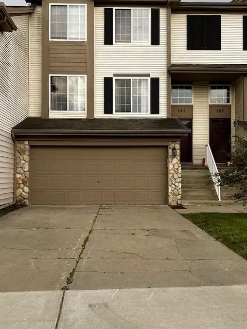 195 Oak Ridge Dr, Pontiac, MI 48341