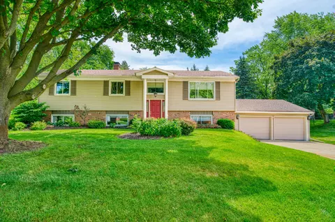 74 Endicott Dr, Oceola, MI 48843