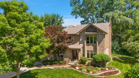 817 N Stag Ridge Rd E, Rochester Hills, MI 48309