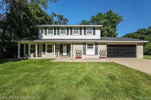 2510 Yorkshire Ln, Bloomfield Hills, MI 48302