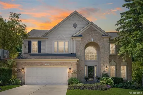 3690 Hidden Forest Dr, Lake Orion, MI 48359