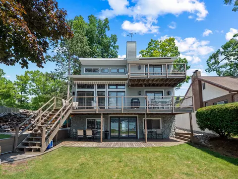 3225 Whitfield Crt Ct, Waterford, MI 48329