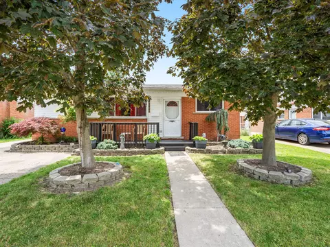 23100 Avon St, Saint Clair Shores, MI 48082