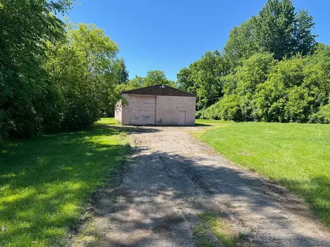 2134 E Coldwater Rd, Genesee, MI 48505