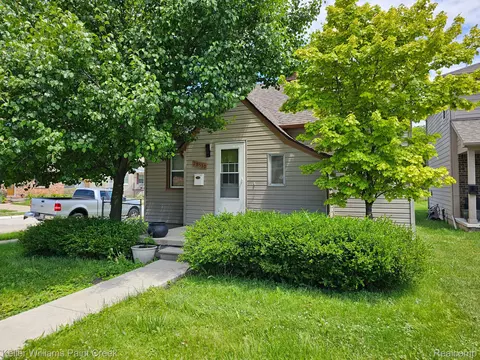 28530 Jahns Dr, Roseville, MI 48066