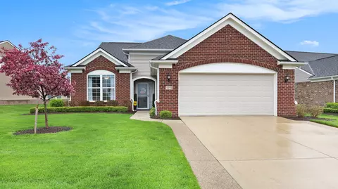 1215 Lark St, Orion, MI 48360