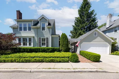 357 Roosevelt Pl, Grosse Pointe, MI 48230
