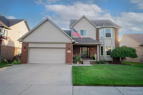 24372 Charles Dr, Trenton, MI 48183