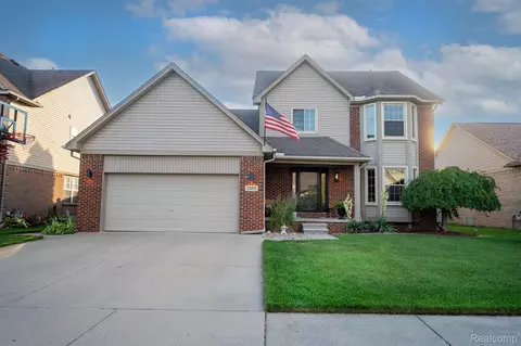 24372 Charles Dr, Brownstown, MI 48183