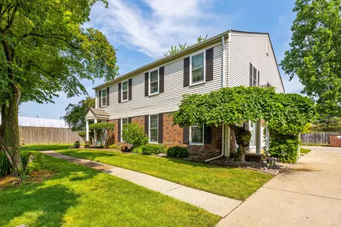 24035 Meadowbridge Dr, Clinton Township, MI 48035