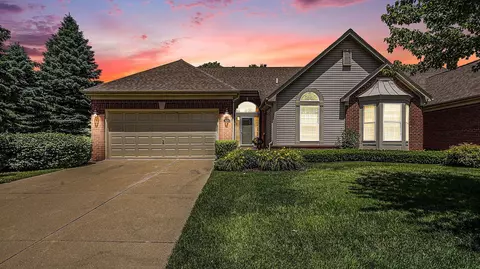 4275 Gardenia Dr, Sterling Heights, MI 48314