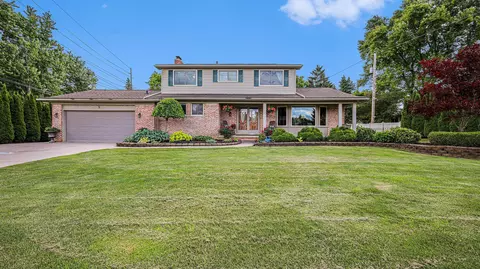 5 Clair Hill Dr, Rochester Hills, MI 48309