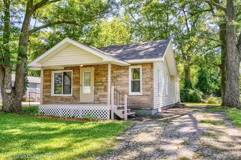 1052 Morris Hills Pkwy, Mount Morris, MI 48458