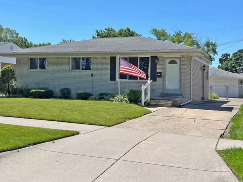 21300 Timberidge St, Saint Clair Shores, MI 48082