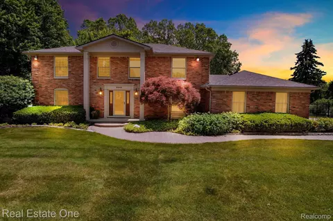 5848 Andover Rd, Troy, MI 48098