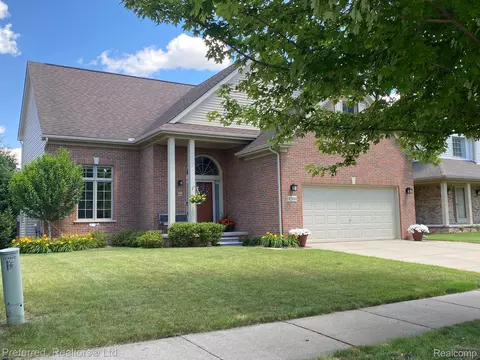 8360 Opal Dr, Westland, MI 48185