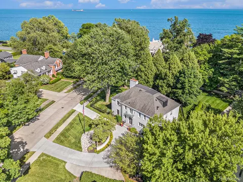 75 Lake Shore Rd, Grosse Pointe Farms, MI 48236