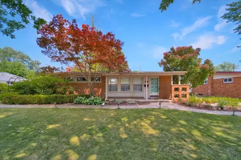 9322 Idaho St, Livonia, MI 48150