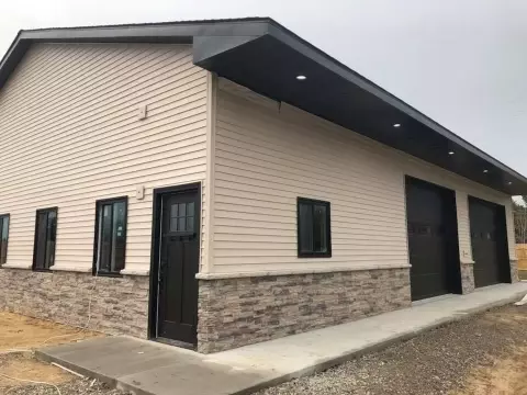 2185 E Lakeville Rd, Oxford, MI 48371