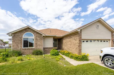 25719 Regal Dr, Chesterfield, MI 48051