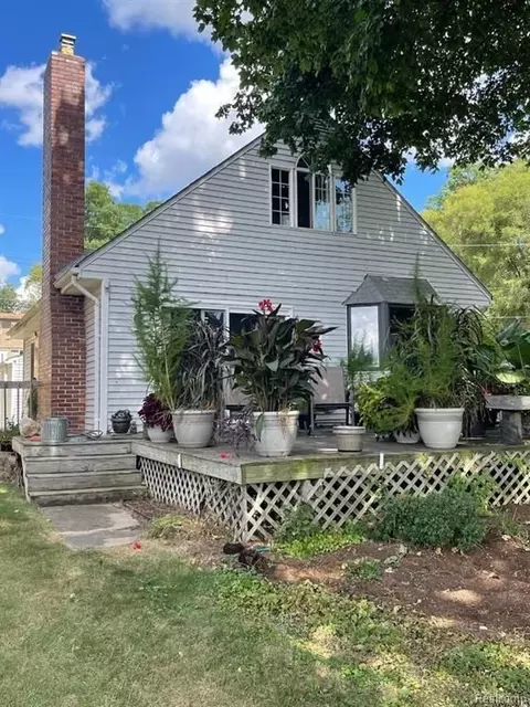 1118 Pelham Blvd, Waterford, MI 48328