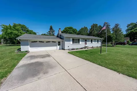 537 Saint James St, Marysville, MI 48040