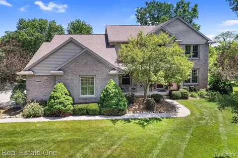14004 Pembrooke Cir, South Lyon, MI 48178