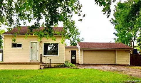 19815 Williamson St, Clinton Township, MI 48035