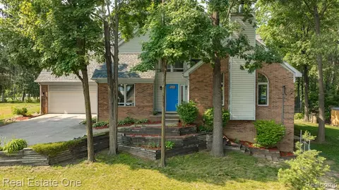 2520 S Commerce Rd, Walled Lake, MI 48390