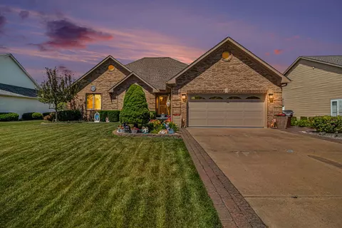 5174 Oakhaven Ln, Monroe, MI 48161