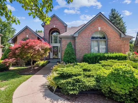 12417 Woodlands Crt Ct, Plymouth, MI 48170