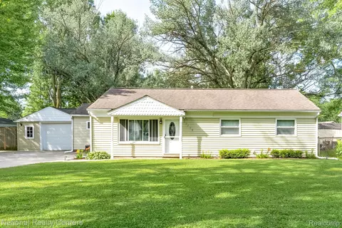 21530 Remick Dr, Clinton Township, MI 48036