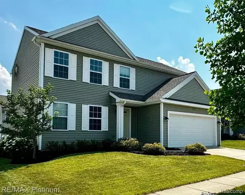 8609 Manistee River Dr, Fowlerville, MI 48836
