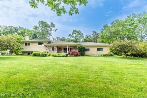 915 Brantford Rd, Rochester, MI 48306