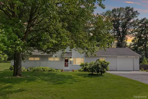 6161 Ascension St, Independence, MI 48348