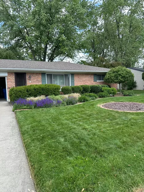 3634 Silver Sands Dr, Waterford, MI 48329