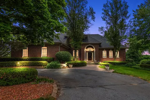 136 Dourdan, Bloomfield Hills, MI 48304