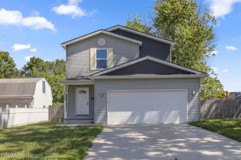 30904 Elmwood St, Garden City, MI 48135