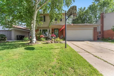 3301 Brookshire St, Trenton, MI 48183