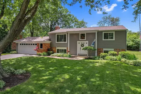 3559 Beach Rd, Troy, MI 48084