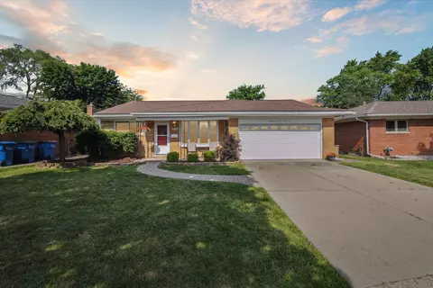29155 Palomino Dr, Warren, MI 48093