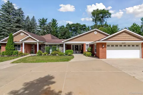 16479 Bell Creek Ln, Livonia, MI 48154