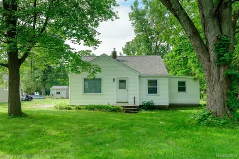 42913 Fret Rd, Van Buren, MI 48111