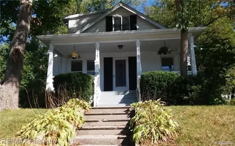 215 S East St, Brighton, MI 48116