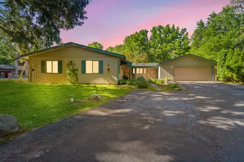 20770 Moxon Dr, Clinton Township, MI 48036