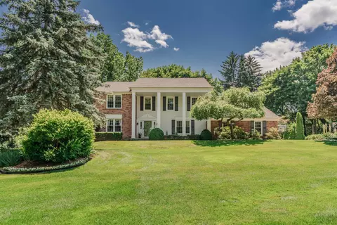 746 Great Oaks Dr, Bloomfield Hills, MI 48304