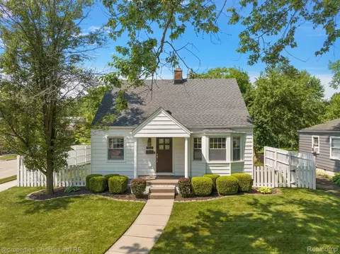 303 Midland Blvd, Royal Oak, MI 48073