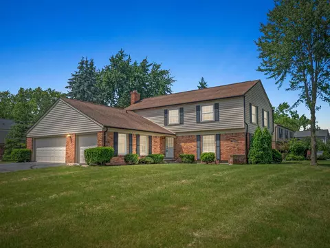 5594 Old Carriage Ln, West Bloomfield, MI 48322