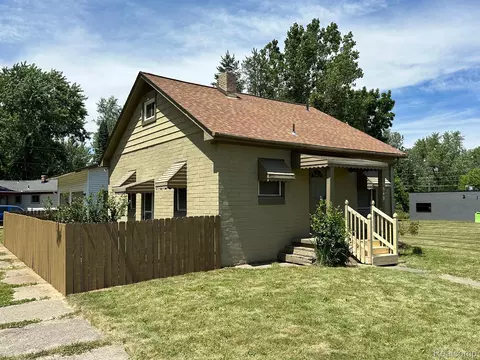 1549 Telegraph Dr, Pontiac, MI 48340