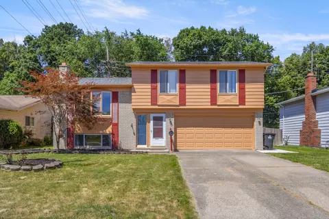 166 Surrey Hts, Westland, MI 48186
